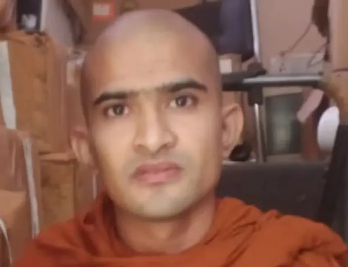 बैंकॉक जाने के दौरान गया एयरपोर्ट पर बांग्लादेशी युवक हिरासत में, बौद्ध भिक्षु बनकर , 8 वर्षों से बोधगया में रह रहा था