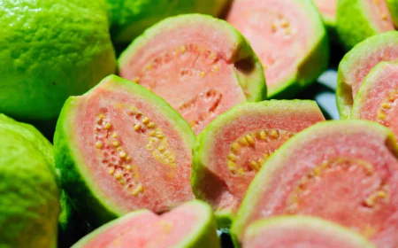 खाली पेट अमरूद खाना रहेगा काफी असरकारक दिखेंगे हेल्थ में शानदार चेंजेज