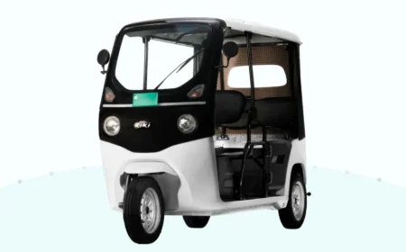 Bajaj ने तीन पहिया इलेक्ट्रिक रिक्शा Riki P4005 किया लॉन्च जानें फीचर्स और कीमत