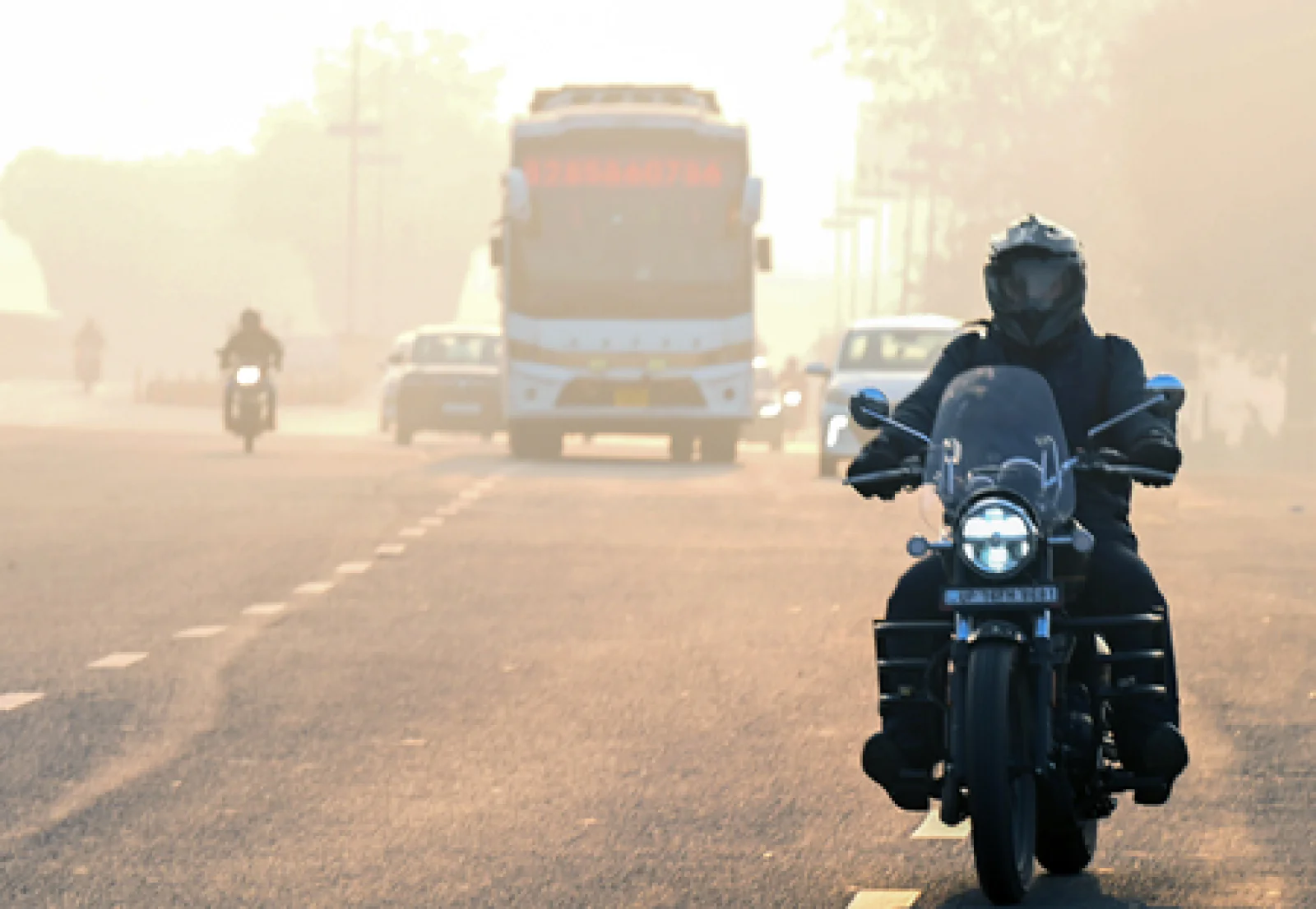 ाके की ठंड का टॉर्चर, 3 डिग्री तक गिरा पारा; स्कूलों में छुट्टियां घोषित और AQI भी 'गंभीर'