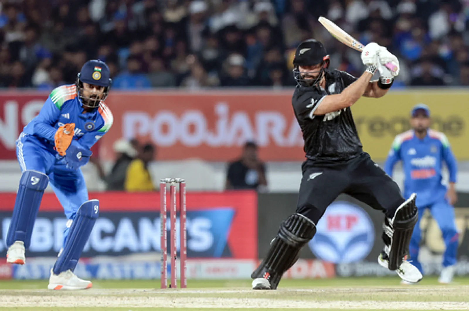  पलटवार! डेरिल मिशेल के शतक ने केएल राहुल की मेहनत पर फेरा पानी; सीरीज 1-1 से बराबर