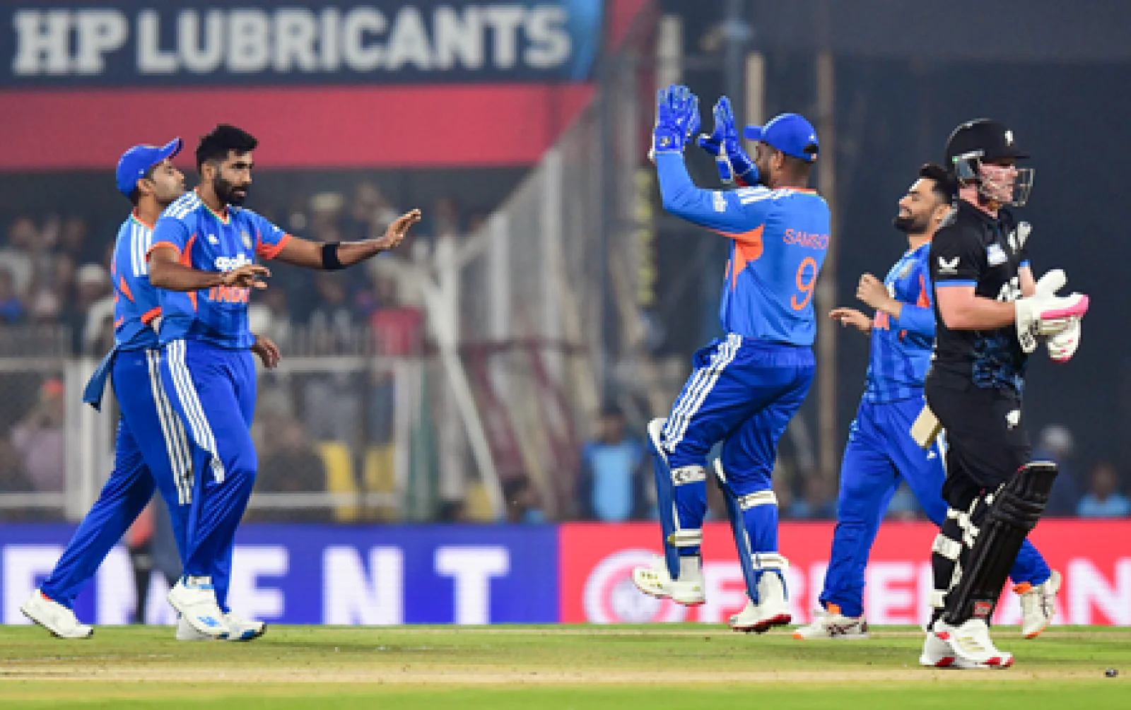  आगे बेबस कीवी! न्यूजीलैंड ने भारत को दिया 154 रनों का लक्ष्य; क्या आज ही सीरीज जीतेगी टीम इंडिया?