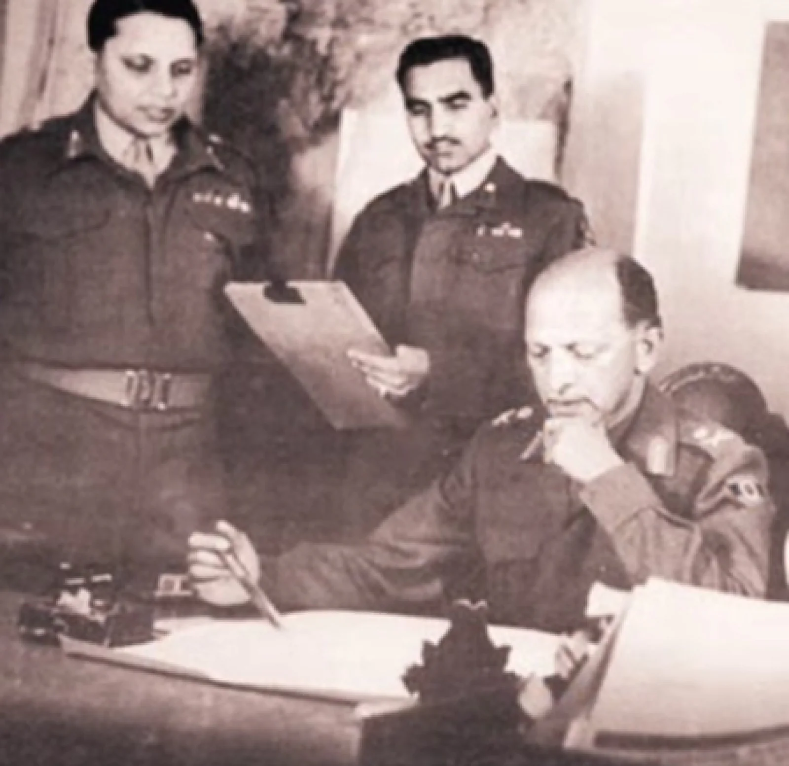 िससे बचा लेह-लद्दाख: 11,500 फीट की ऊंचाई पर टैंक उतारकर दुनिया को चौंकाया, जानें 'ऑपरेशन बाइसन' की पूरी कहानी