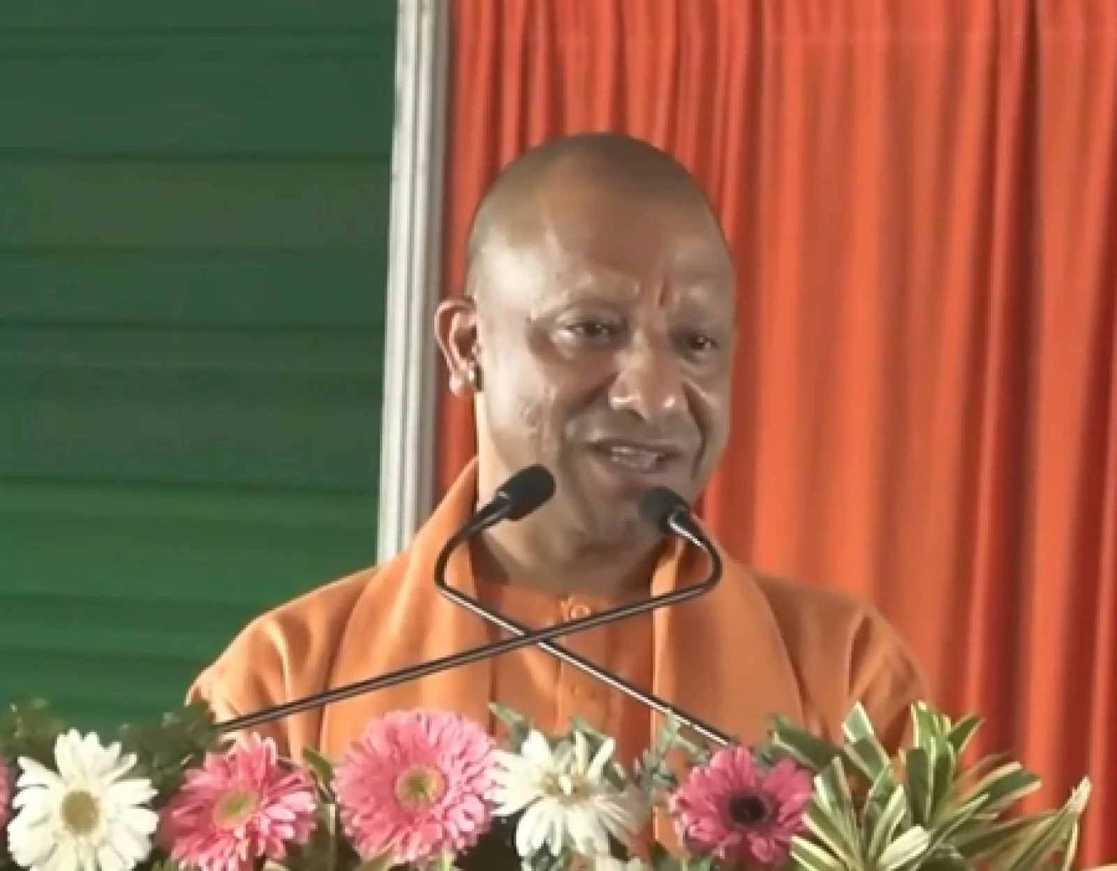 ी ने किया फ्लाईओवर का उद्घाटन, दंगाइयों और माफियाओं को दी कड़ी चेतावनी