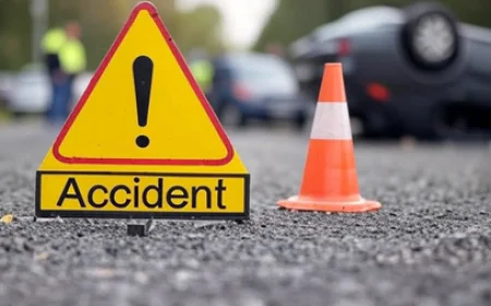 गढ़वा में भीषण सड़क हादसा, ट्रक की टक्कर के बाद घर में घुसी स्कॉर्पियो; एक ही परिवार के 4 लोगों की मौत