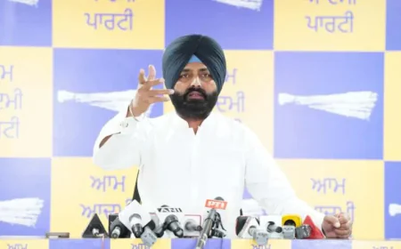 AAP का बड़ा आरोप: तरनतारन उपचुनाव में सुखबीर बादल पर ‘गुंडागर्दी’ और गैंगस्टर राजनीति का आरोप