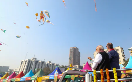 साबरमती के आसमान में दिखी भारत-जर्मनी की दोस्ती, PM मोदी और चांसलर मर्ज़ ने उड़ाई पतंग; जानें कैसे यह उत्सव बना 'ग्लोबल'