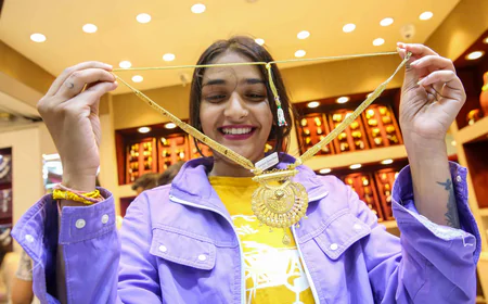 सोने-चांदी की कीमतों ने तोड़े सारे रिकॉर्ड! पहली बार ₹1.40 लाख के पार निकला सोना, चांदी भी ₹2.56 लाख के पार; जानें क्यों मची है खलबली