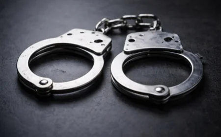 कफ सिरप तस्करी मामले में वाराणसी से बड़ी गिरफ्तारी! 'फर्जी बिल' के जरिए होता था करोड़ों का खेल; एक स्लिप ने खोला राज