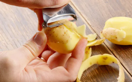 आलू के छिलकों में है कई न्यूट्रिएंट्स फेकने की जगह लें यूज में मिलेंगे फायदे