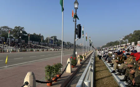 कर्तव्य पथ पर उतरी 'शांति की सेना': 77वें गणतंत्र दिवस पर 40 देशों के बौद्ध भिक्षुओं ने बढ़ाया मान, दुनिया को दिया करुणा का संदेश