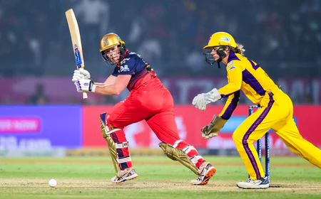 WPL 2026: आरसीबी की फाइनल में 'रॉयल' एंट्री! स्मृति मंधाना और ग्रेस हैरिस के तूफान में उड़ी यूपी वॉरियर्स; 8 विकेट से जीता मैच