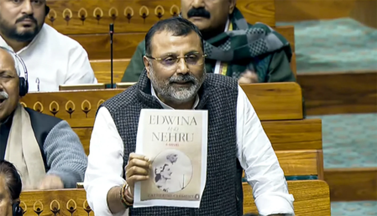 एमएम नरवणे की किताब पर घमासान, निशिकांत दुबे ने कांग्रेस पर किया पलटवार, 40 किताबों की लिस्ट की साझा - 1