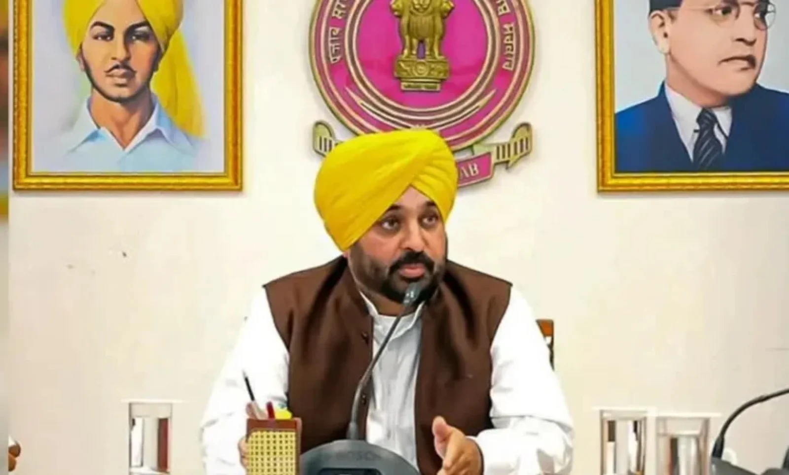  वरिष्ठ IAS अधिकारियों को किया सस्पेंड, जानें क्या है पूरा मामला