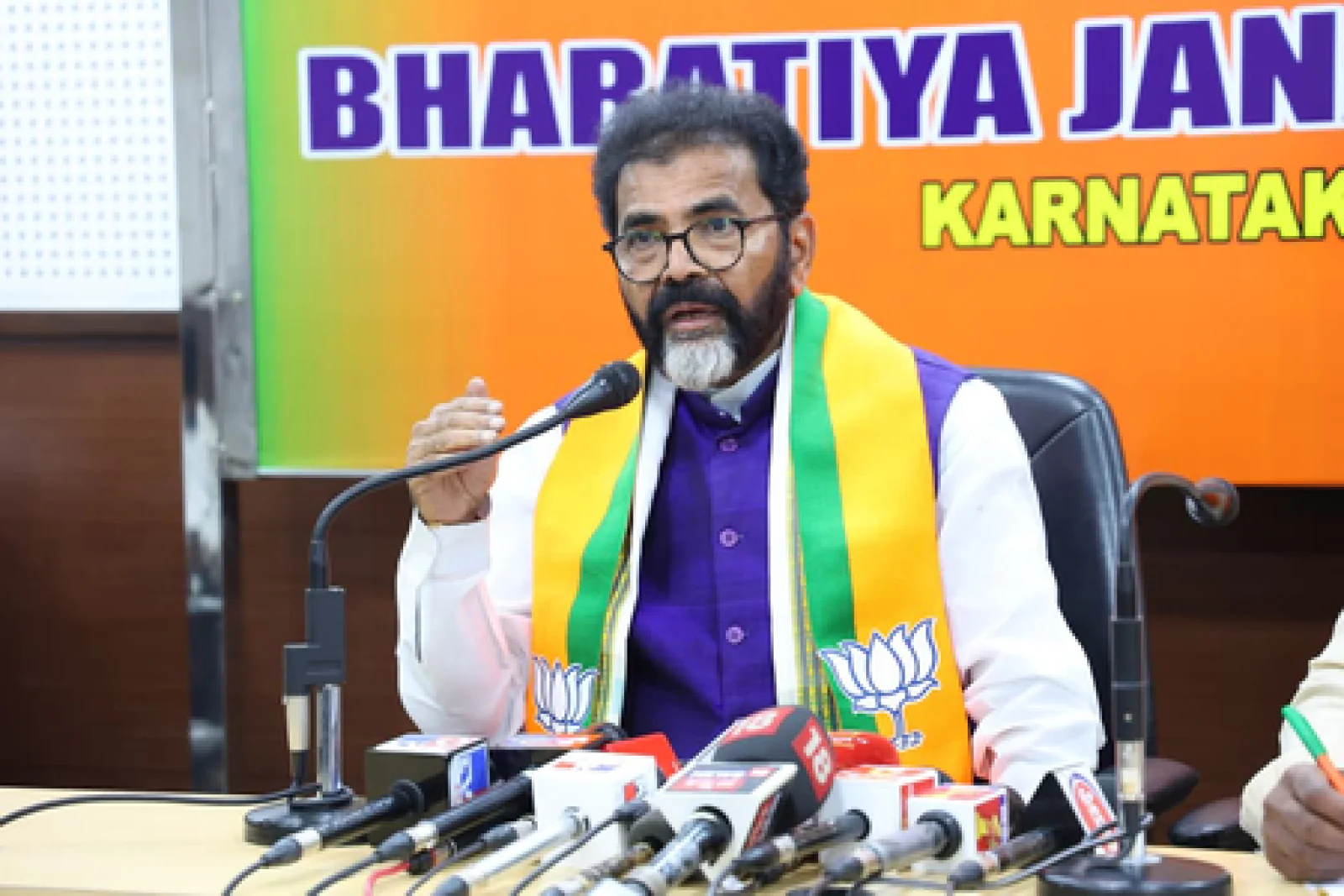 नक्सलाइट' बन गई है": भाजपा नेता चालवाडी नारायणस्वामी का बड़ा हमला