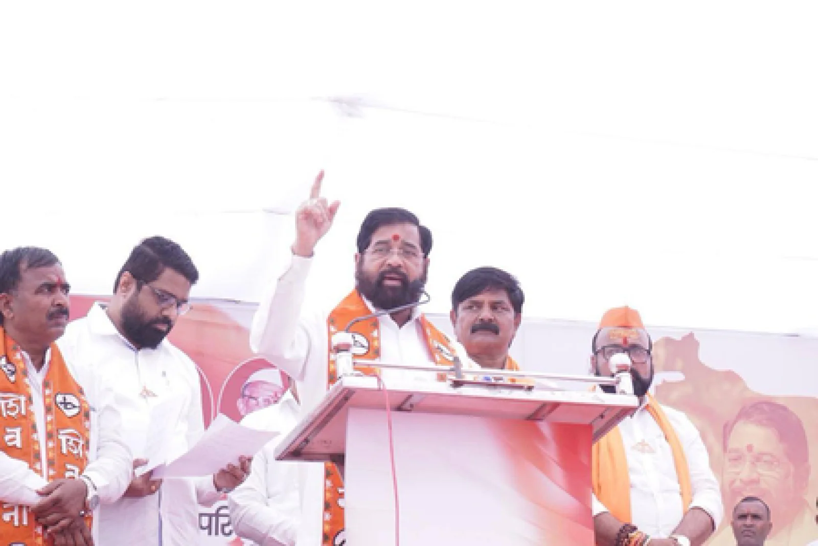 डपम हंगामे पर एकनाथ शिंदे का कांग्रेस पर प्रहार