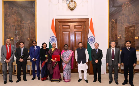 "परंपरा, आशीर्वाद और 9वां बजट": राष्ट्रपति द्रौपदी मुर्मु से मिलकर संसद पहुंचीं निर्मला सीतारमण; पेपरलेस बजट के साथ नई आर्थिक उम्मीदें