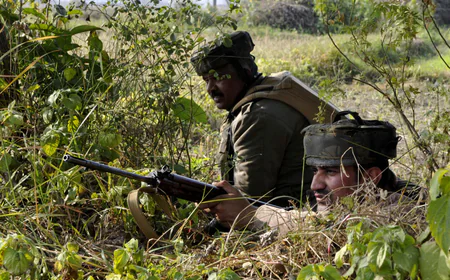 जम्मू-कश्मीर के सांबा में हड़कंप: सेना की वर्दी में दो संदिग्ध घूमते देखे, एमईएस परिसर सील, तलाशी अभियान जारी