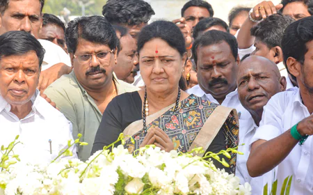 शशिकला की राजनीतिक वापसी: 2026 चुनाव के लिए 'चिन्नम्मा' ने कसी कमर, जयललिता की जयंती पर होगा बड़ा ऐलान