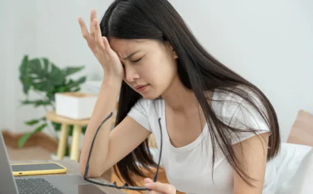 कई हफ्तों तक लगातार आंख का फड़कना हो सकता है गंभीर संकेत