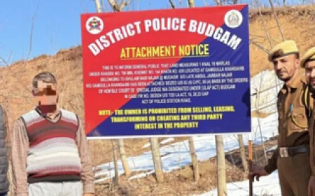 बडगाम पुलिस की बड़ी स्ट्राइक: आतंकी नेटवर्क से जुड़ी संपत्ति जब्त, देश विरोधी तत्वों को कड़ा संदेश