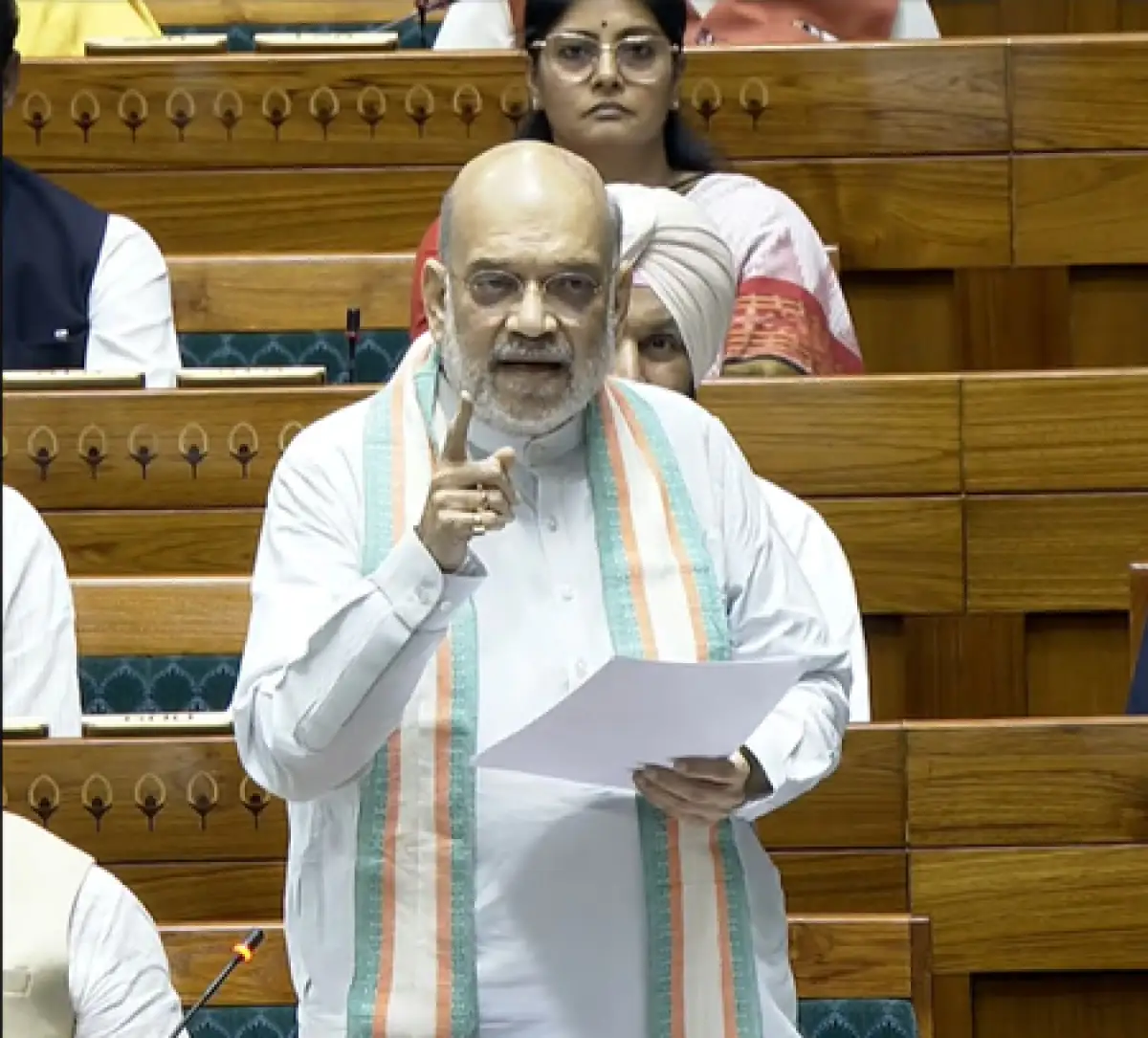  राहुल गांधी और अर्बन नक्सलियों को घेरा