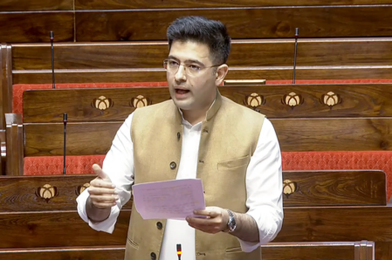 ति? सांसद राघव चड्ढा ने संसद में उठाई यात्रियों की आवाज