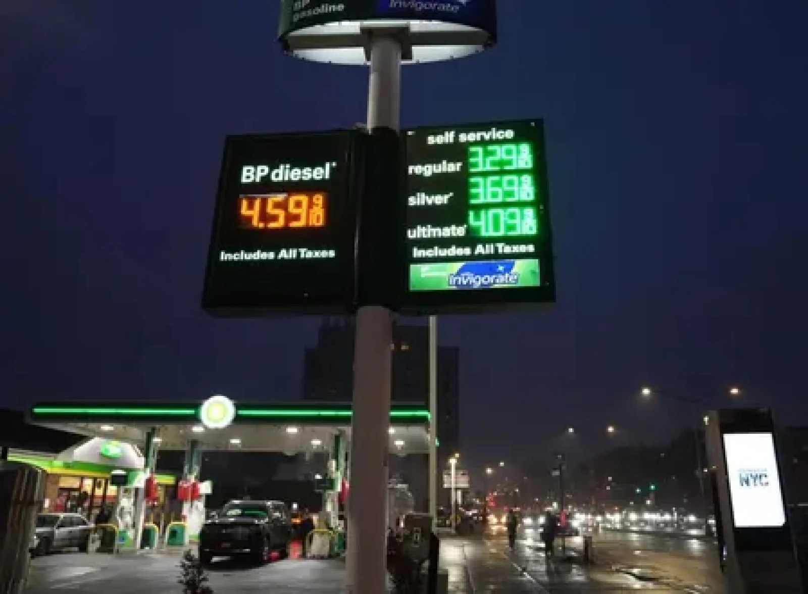 ि पर डेमोक्रेट्स का हमला; तेल की कीमतें $120 के करीब