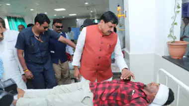 छिंदवाड़ा बस हादसा: मुख्यमंत्री मोहन यादव ने करेर गांव पहुंचकर पीड़ितों को बंधाया ढांढस; मृतकों के परिजनों को 4-4 लाख की सहायता का ऐलान