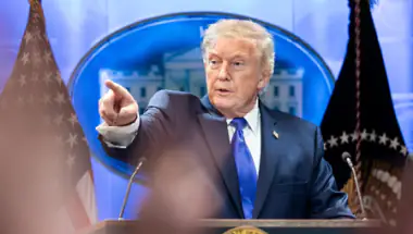 ईरान-अमेरिका तनाव: ट्रंप के 'समझौते' के संकेत; सैन्य दबाव और कूटनीति के बीच एक नई राह की उम्मीद?