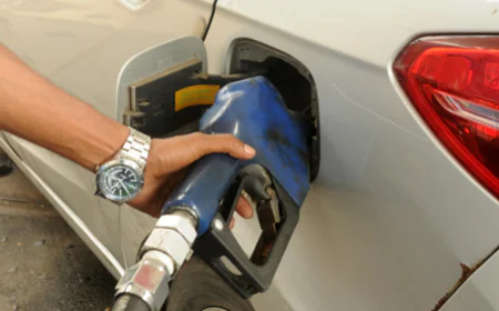 मिडिल ईस्ट संकट के बावजूद भारत में सस्ता रहेगा ईंधन; जानें क्यों नहीं बढ़ेंगी पेट्रोल-डीजल की कीमतें