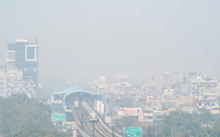 दिल्ली-एनसीआर में गर्मी का 'डबल अटैक': पारा 38 डिग्री के पार पहुँचने के आसार, प्रदूषण ने भी बढ़ाई चिंता