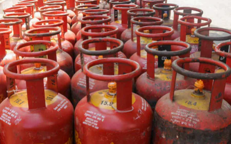 केंद्र का बड़ा फैसला: अब 25 दिन बाद ही बुक होगा दूसरा गैस सिलेंडर; जमाखोरी रोकने के लिए नियमों में बदलाव