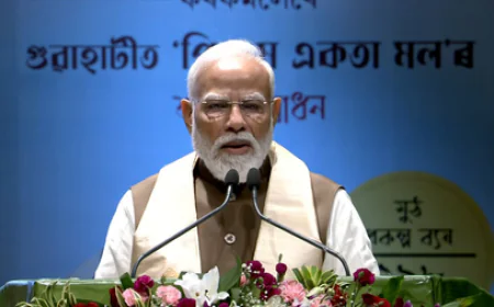 गुवाहाटी में पीएम मोदी का बड़ा ऐलान: असम को ₹19,500 करोड़ की सौगात और किसानों के खातों में ₹18,000 करोड़ ट्रांसफर