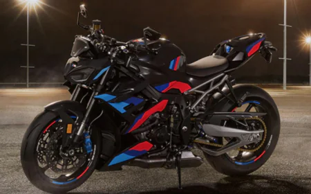 BMW M 1000 R 2026 सुपरबाइक ने मचाई भारत में धूम प्री बुकिंग हुई शुरू