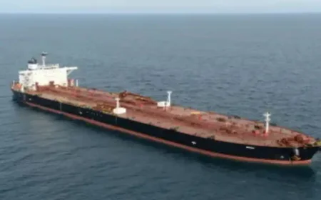 चीन की ओर बढ़ा रूसी तेल का टैंकर मुड़ा भारत की तरफ: 'एक्वा टाइटन' की न्यू मंगलौर पोर्ट पर एंट्री, ऊर्जा संकट में बड़ी राहत