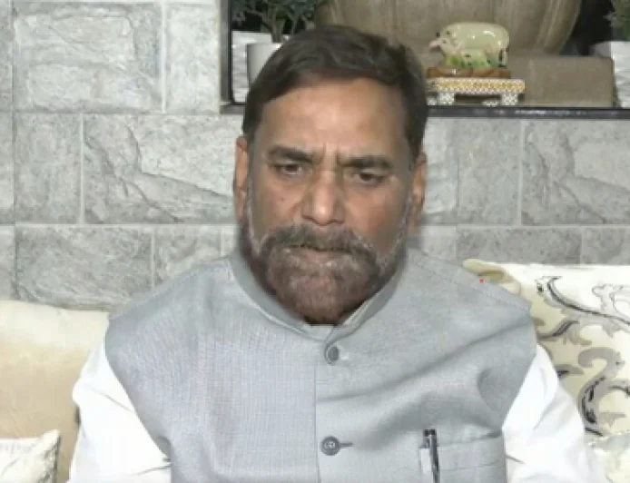 जदयू का अरविंद केजरीवाल और हेमंत सोरेन पर तीखा हमला: "सादगी का वादा कर जनता के पैसे से विलासिता कर रहे नेता"