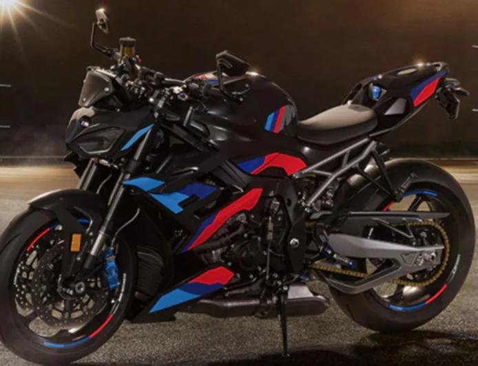 BMW M 1000 R 2026 सुपरबाइक ने मचाई भारत में धूम प्री बुकिंग हुई शुरू