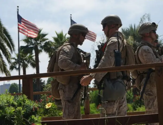 ईरान संकट: अमेरिका ने मध्य पूर्व में तैनात किए 3,500 अतिरिक्त मरीन; युद्धपोत 'यूएसएस ट्रिपोली' पहुँचा खाड़ी