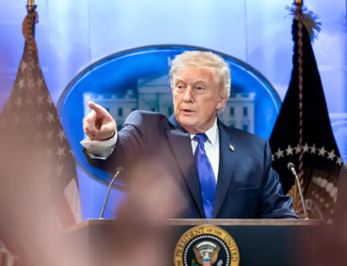 ईरान-अमेरिका तनाव: ट्रंप के 'समझौते' के संकेत; सैन्य दबाव और कूटनीति के बीच एक नई राह की उम्मीद?