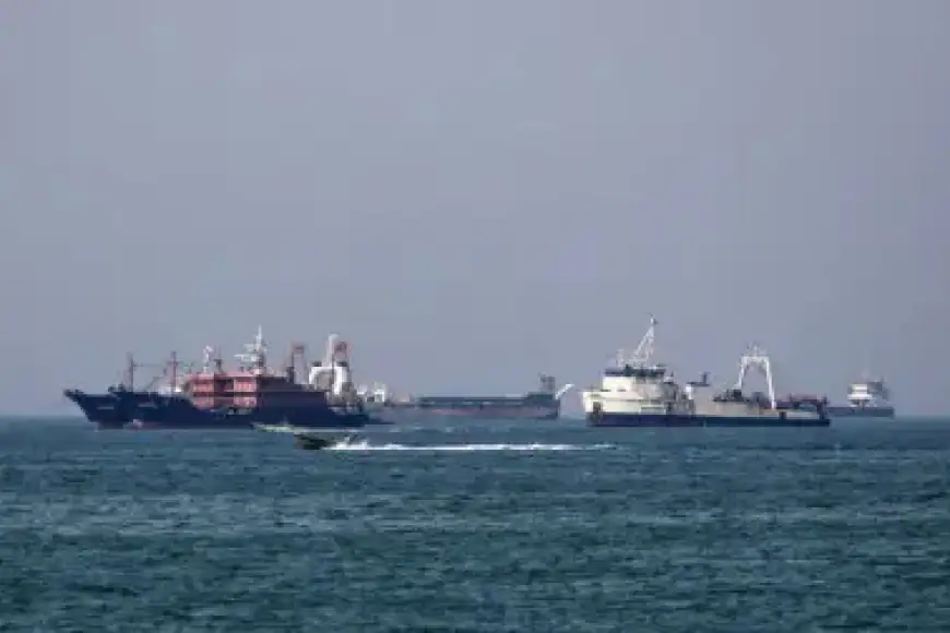 Hormuz Crisis 2026: ईरान ने होर्मुज जलडमरूमध्य में रोके तीन जहाज; अमेरिका और इजरायल के सहयोगियों के लिए रास्ता बंद