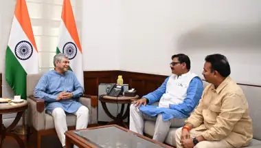 जेवर के विकास को मिलेगी नई रफ़्तार: विधायक धीरेंद्र सिंह ने रेल मंत्री अश्विनी वैष्णव से की मुलाकात; चोला स्टेशन को 'मल्टीमॉडल हब' बनाने का प्रस्ताव